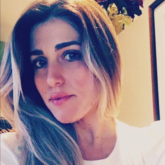 Meet your Posher, Vanessa - Picture 2 of 2